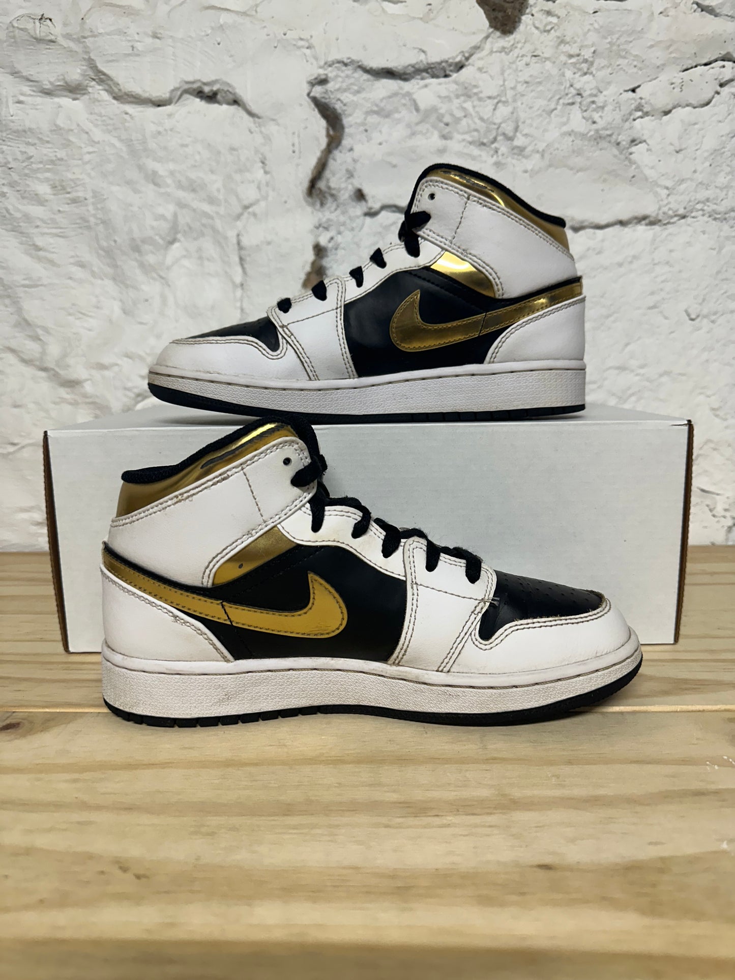 Air Jordan 1 Mid White Black Gold Sz 5.5Y