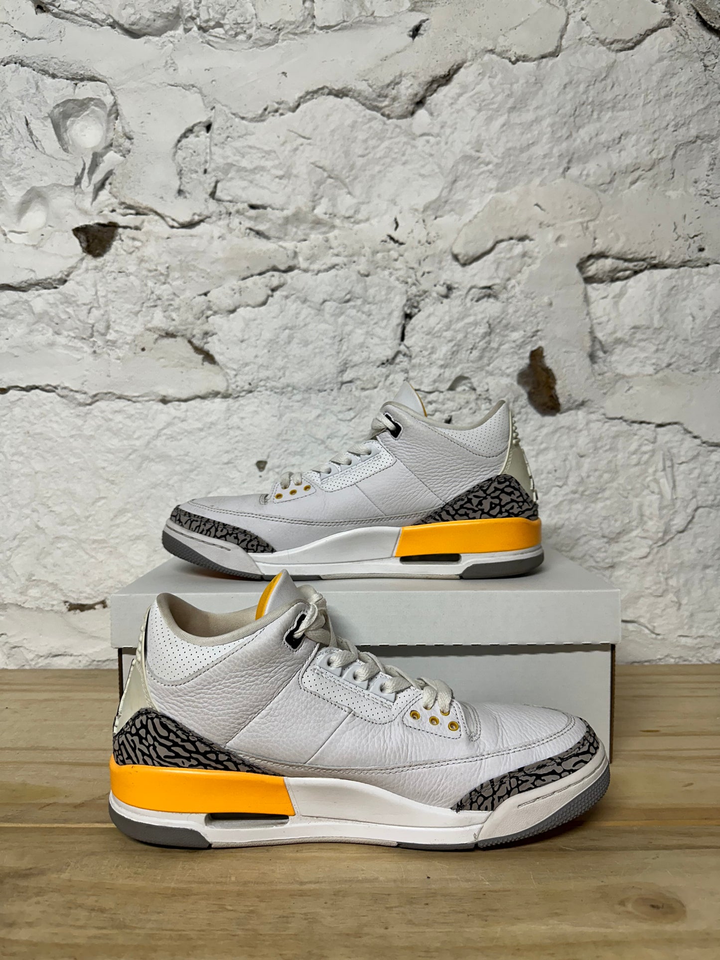 Air Jordan 3 Laser Orange Sz 10.5 (12W)