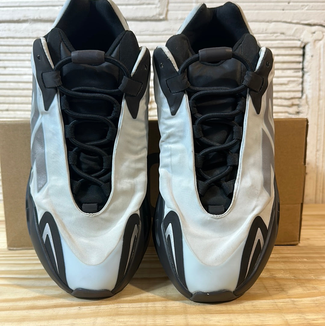 Yeezy 700 MNVM Blue Tint Sz 8.5