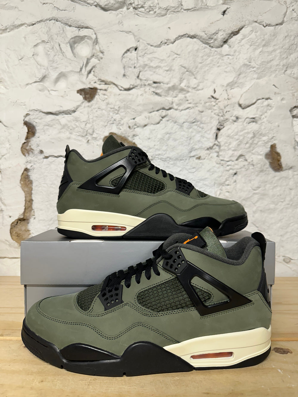 Air Jordan 4 Retro Undefeated Sz 13 DS