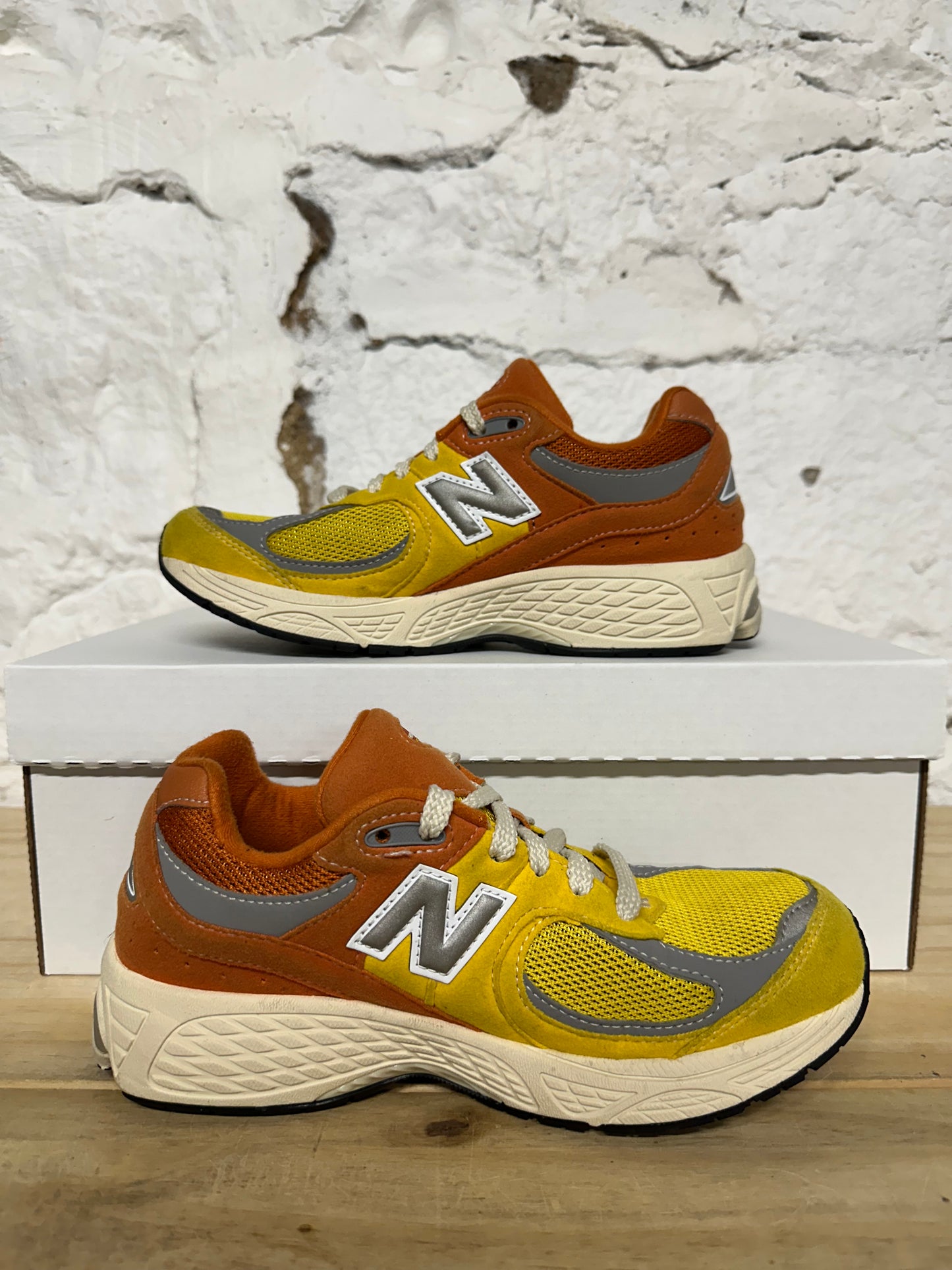 New Balance 2002R Yellow Orange Sz 4.5