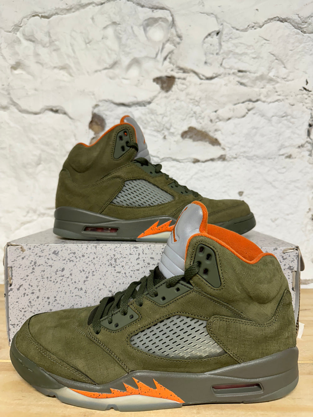 Air Jordan 5 Olive Sz 11