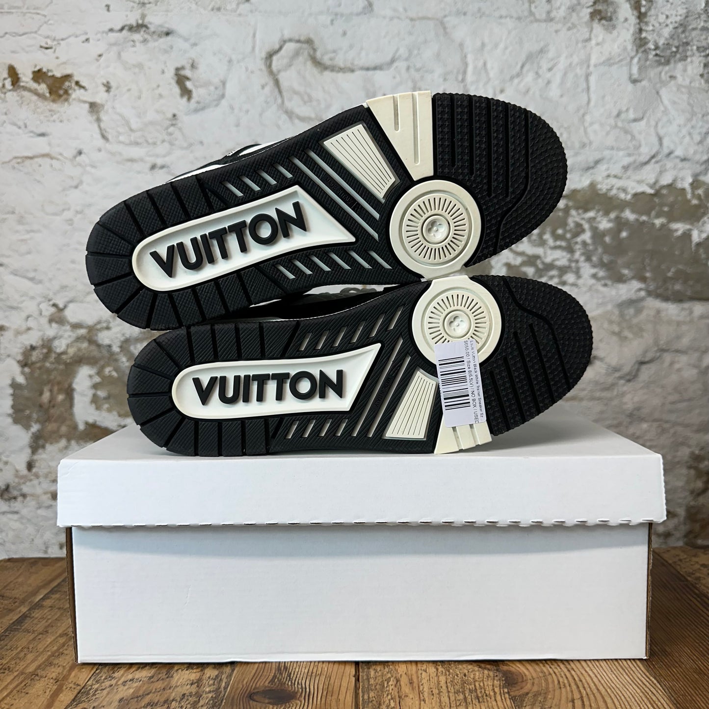 Louis Vuitton Black White Trainer Sneaker Sz 8 (6.5LV)