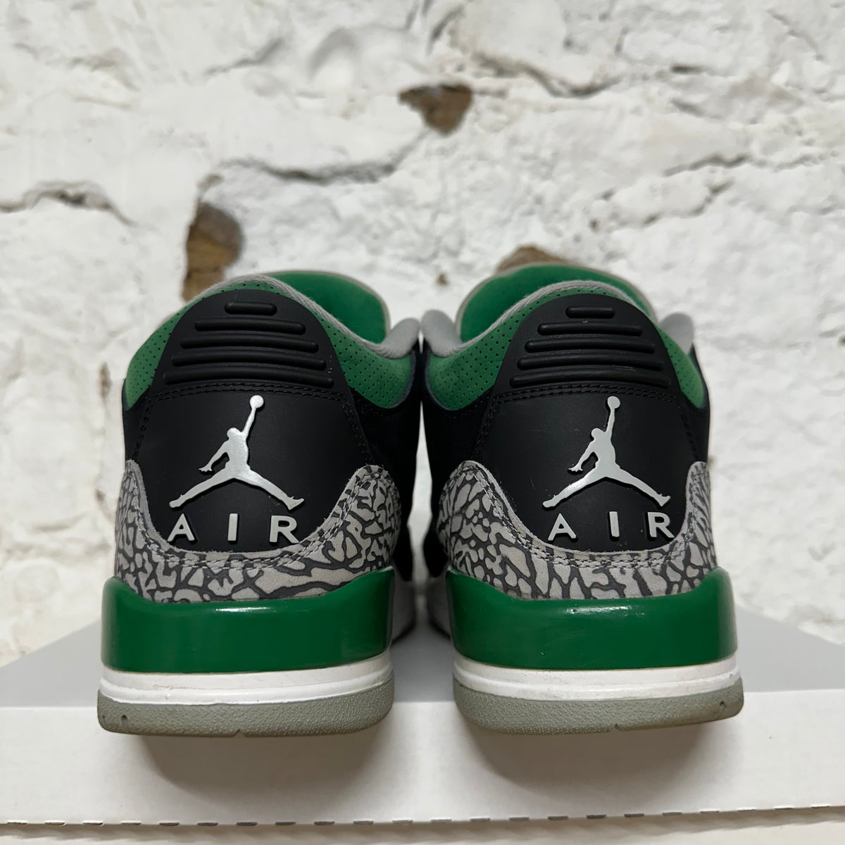 Air Jordan 3 Pine Green Sz 11