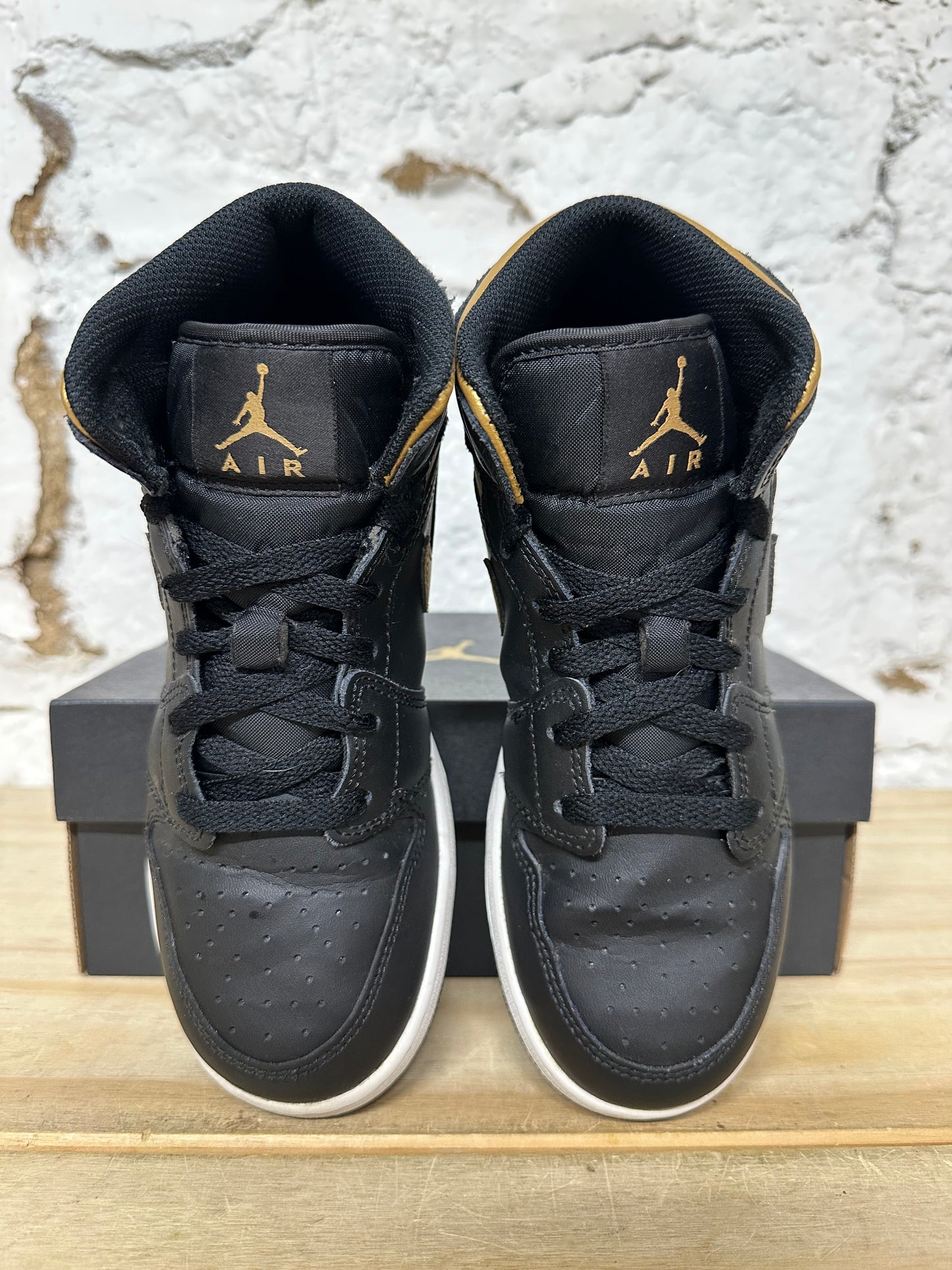 Air Jordan 1 Mid Black Gold Sz 5Y