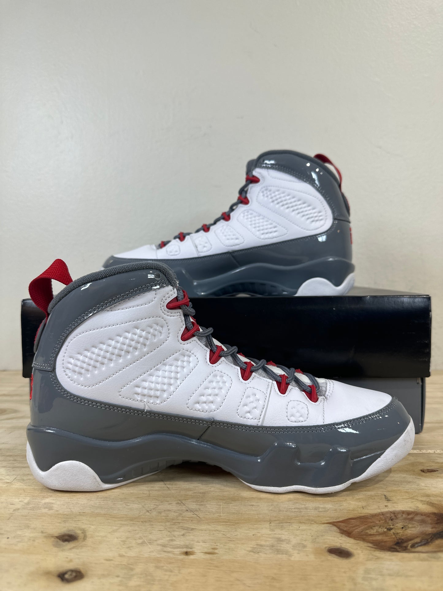Air Jordan 9 Fire Red Sz 8