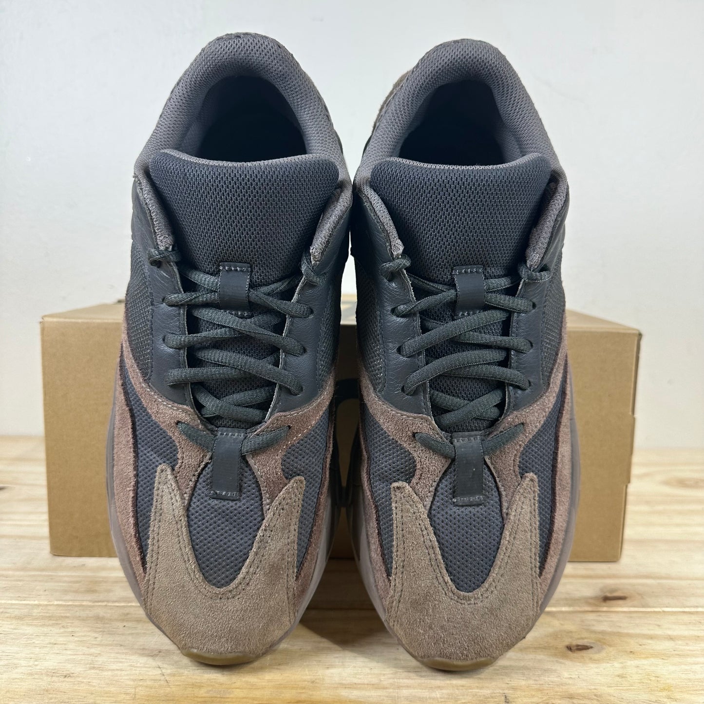 Yeezy 700 Mauve Sz 9.5