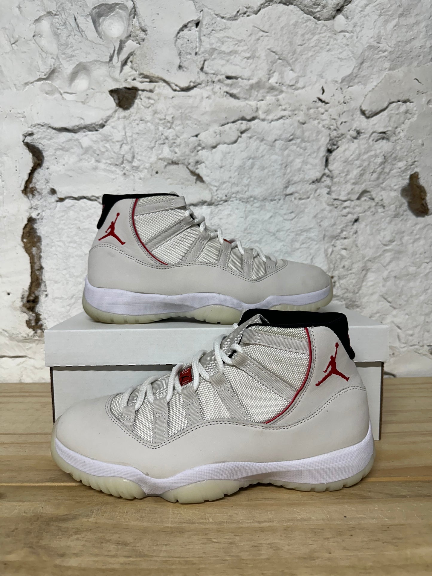 Air Jordan 11 High Platinum Tint Sz 9.5