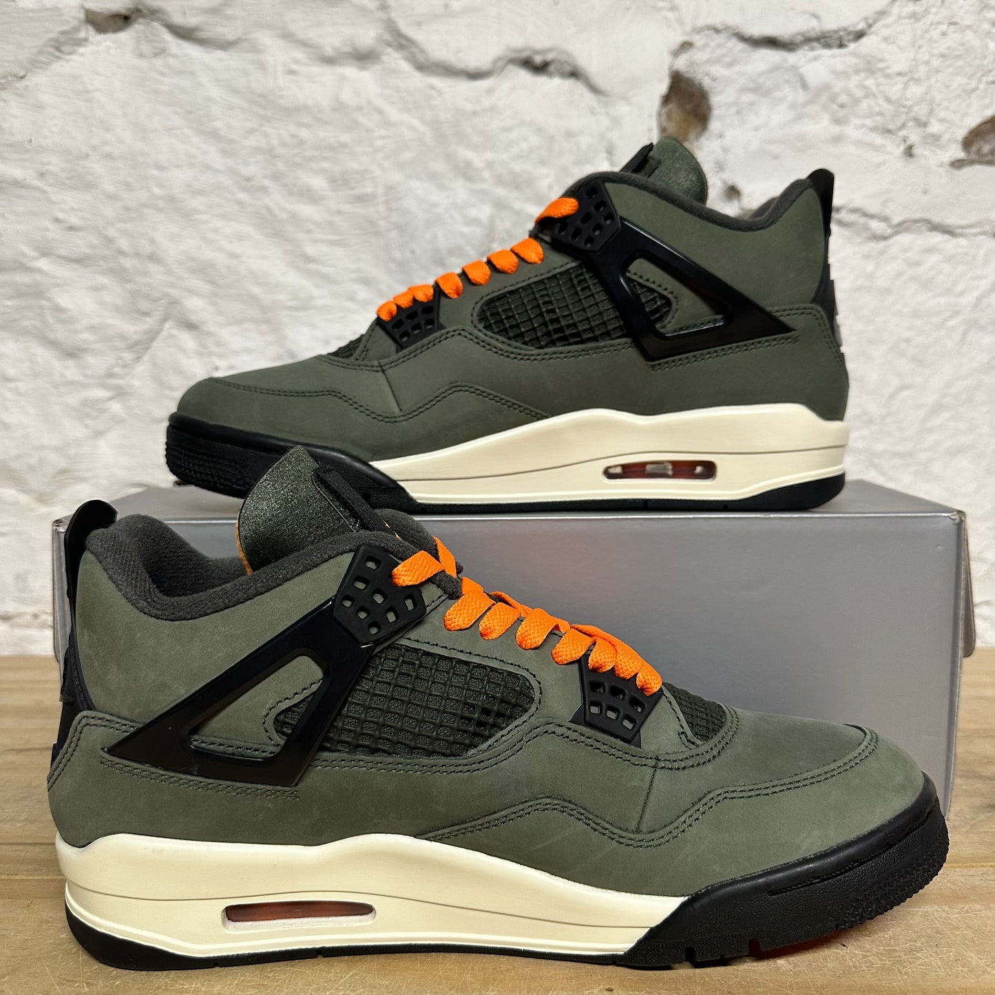 Air Jordan 4 Undefeated Sz 9.5 DS