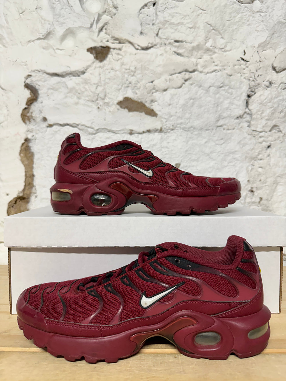 Nike Air Max TN Plus Team Red Sz 7Y