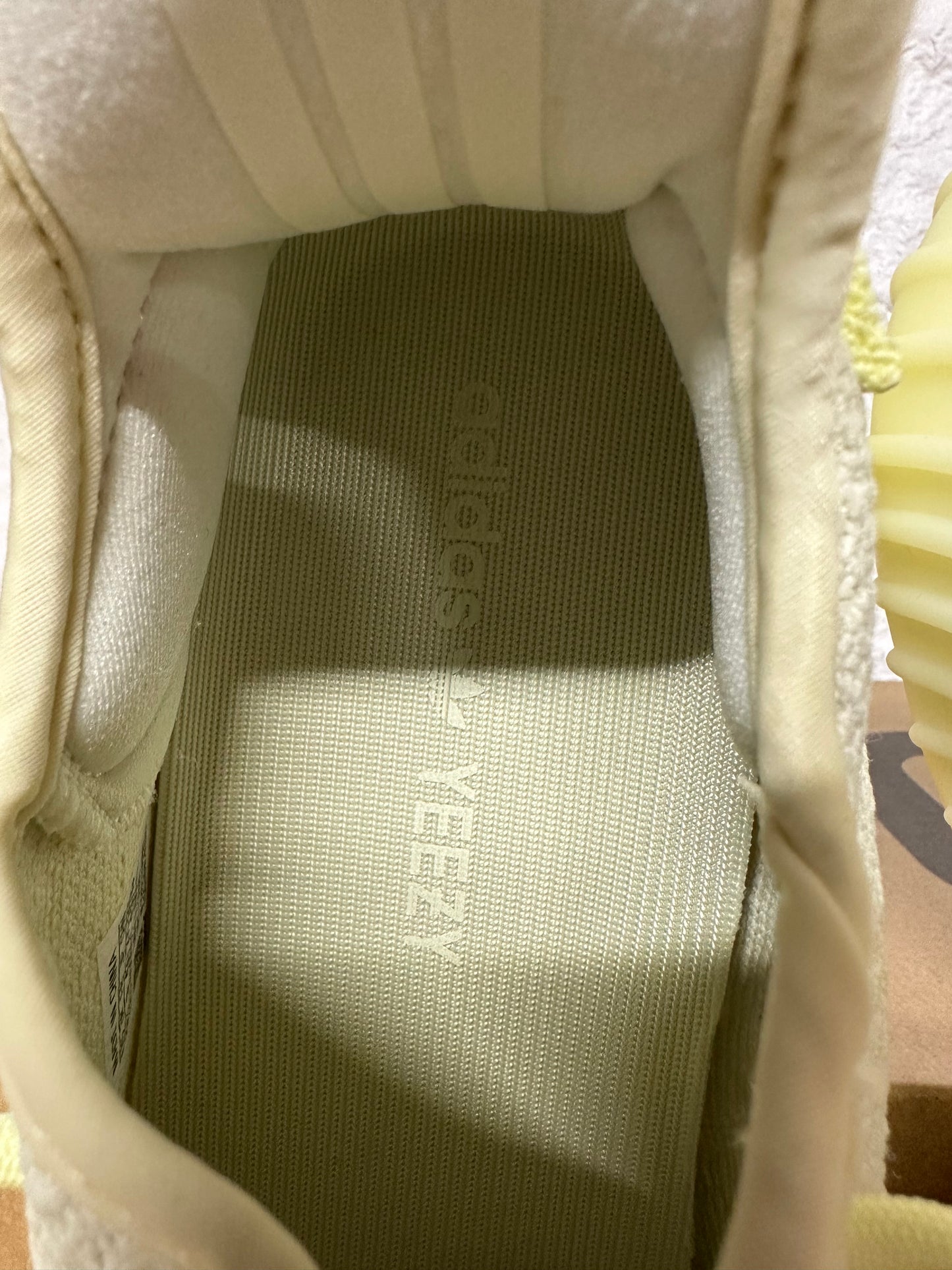 Yeezy 350 V2 Butter Sz 9.5 DS