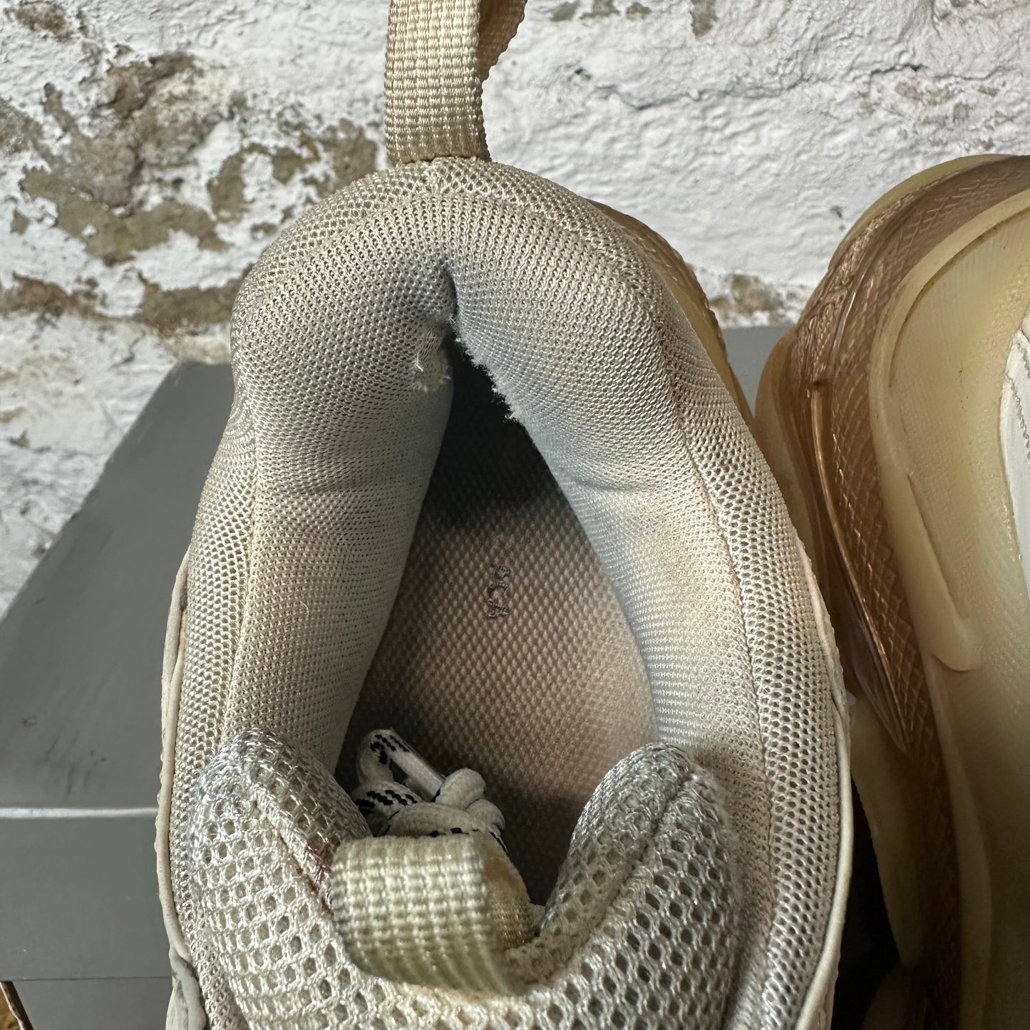 Balenciaga Triple S Cream Sz 9 (42)