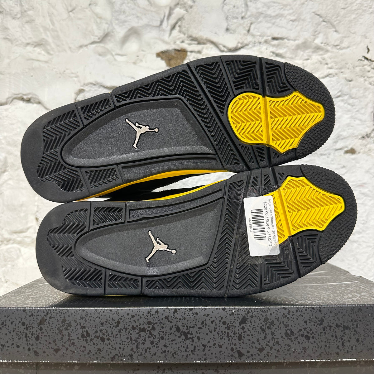 Air Jordan 4 Thunder (2023) Sz 9.5