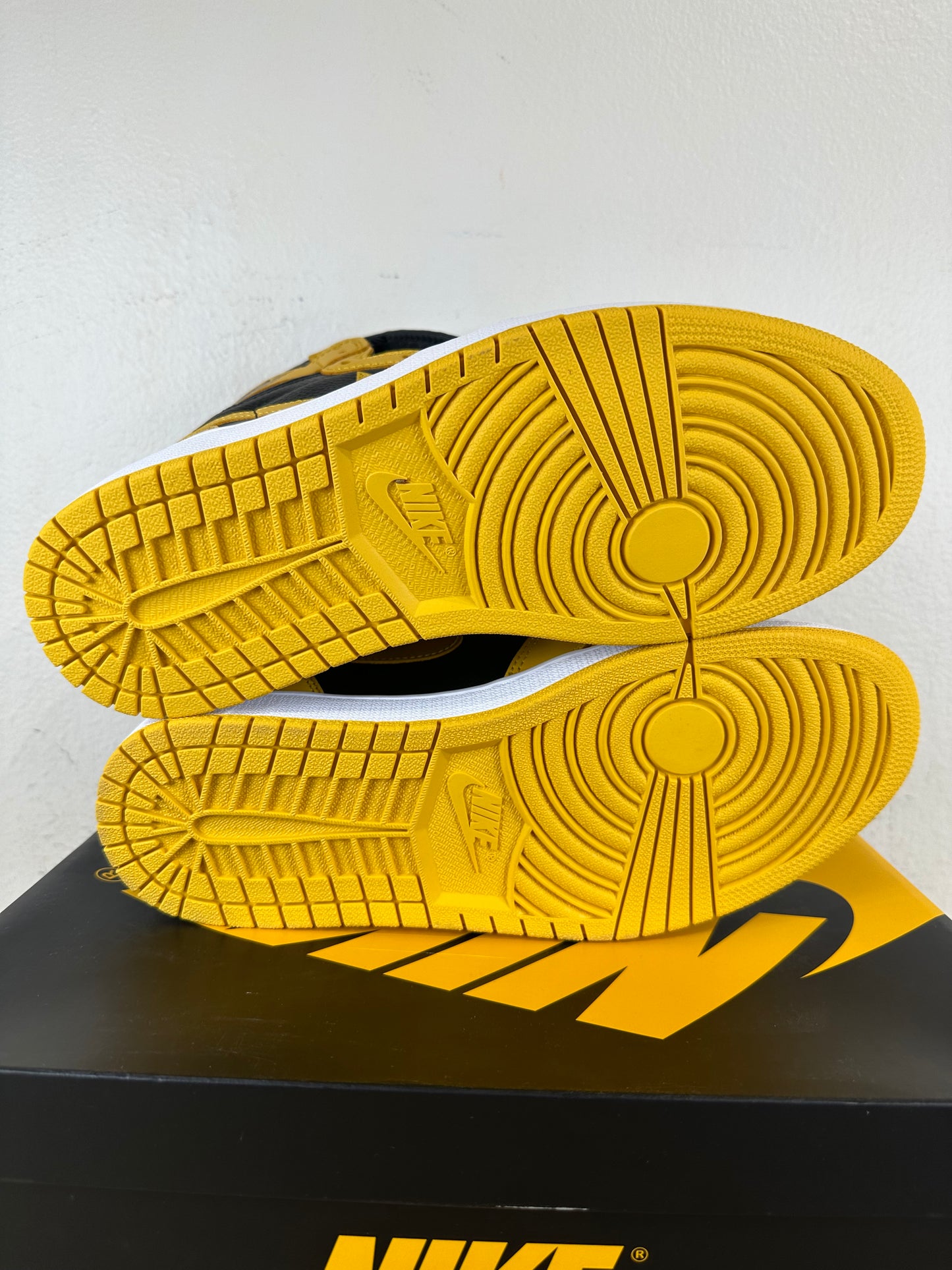 Air Jordan 1 High Pollen Sz 10.5 DS