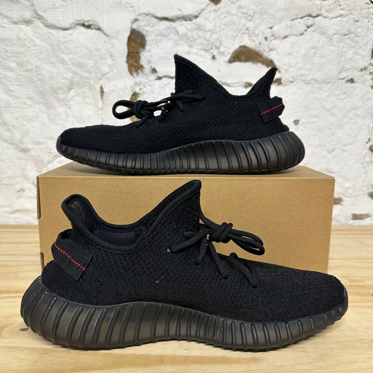 Yeezy 350 V2 Bred Sz 10.5