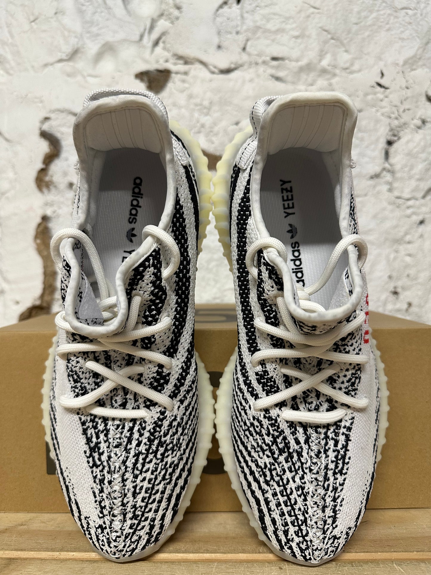 Yeezy 350 V2 Zebra Sz 9 DS