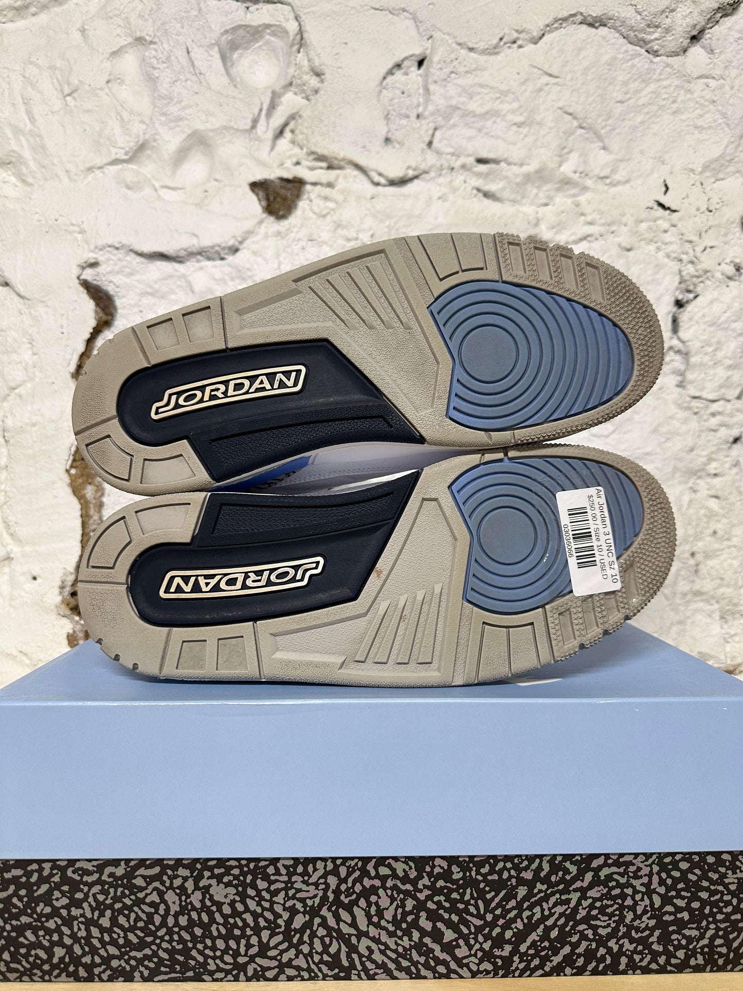 Air Jordan 3 UNC Sz 10