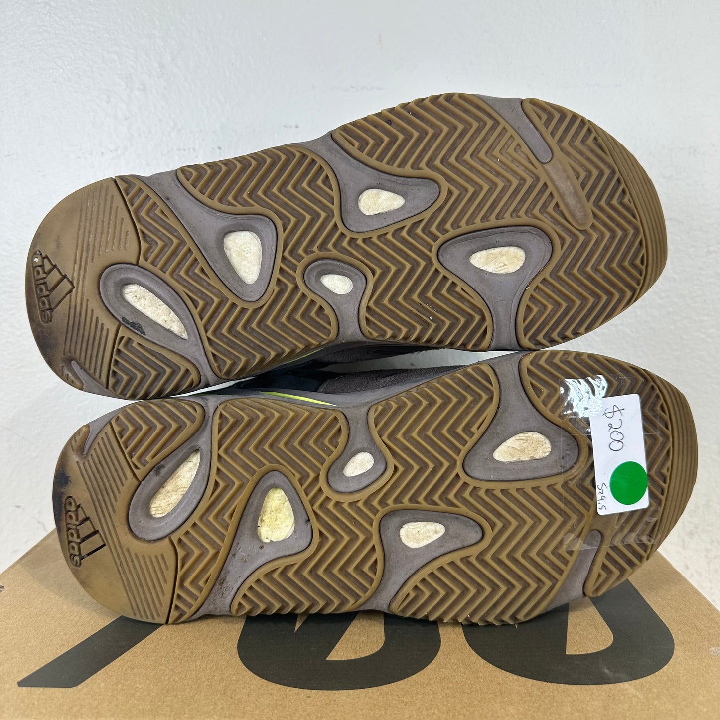 Yeezy 700 Mauve Sz 9.5