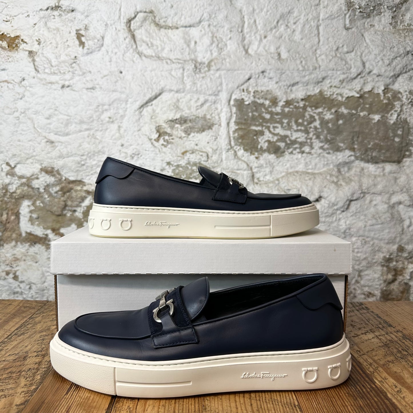 Ferragamo Gancini Navy White Loafer Sz 10