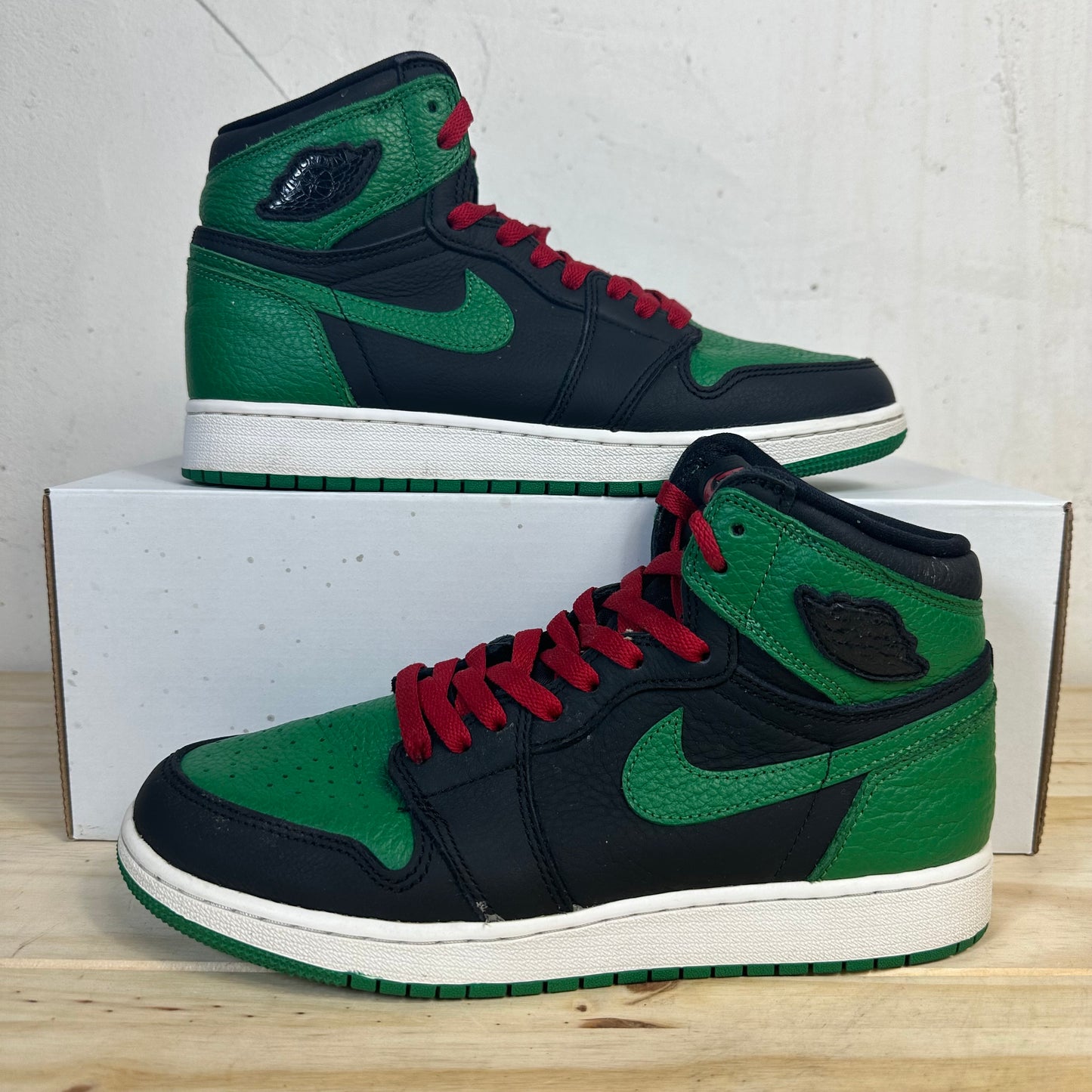 Air Jordan 1 High Pine Green 2.0 Sz 7Y