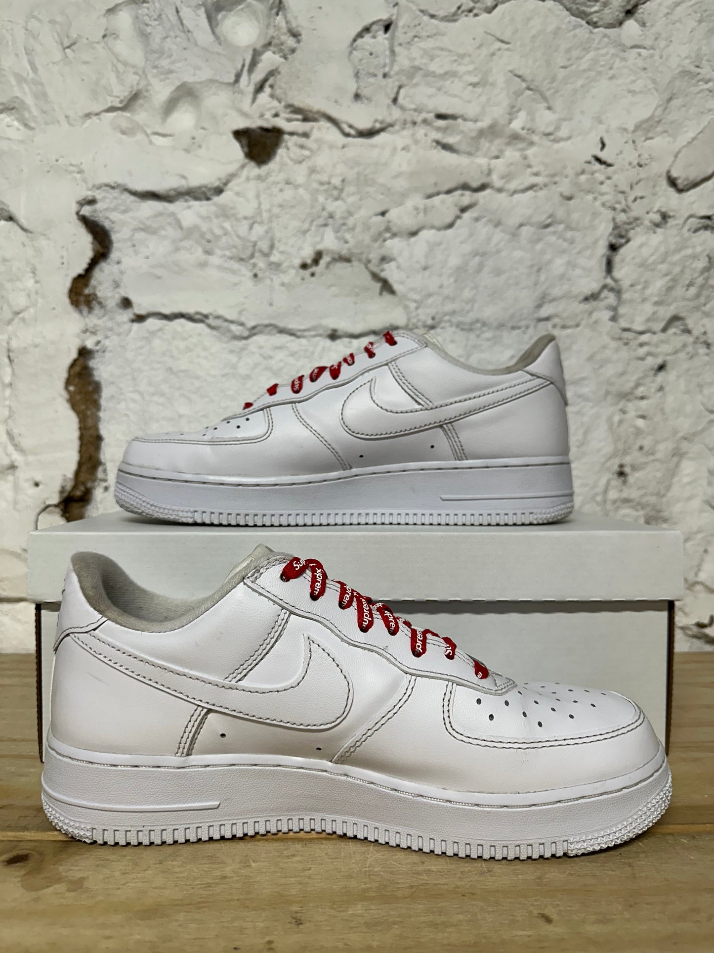 Nike Air Force 1 Low Supreme Sz 8.5