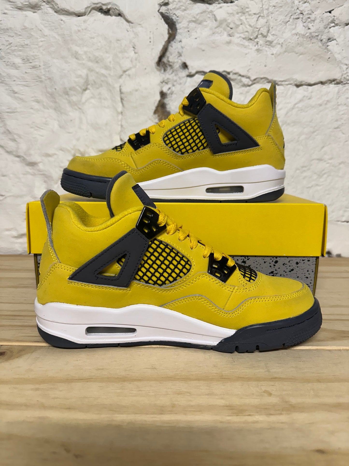 Air Jordan 4 Lightning Sz 4.5Y