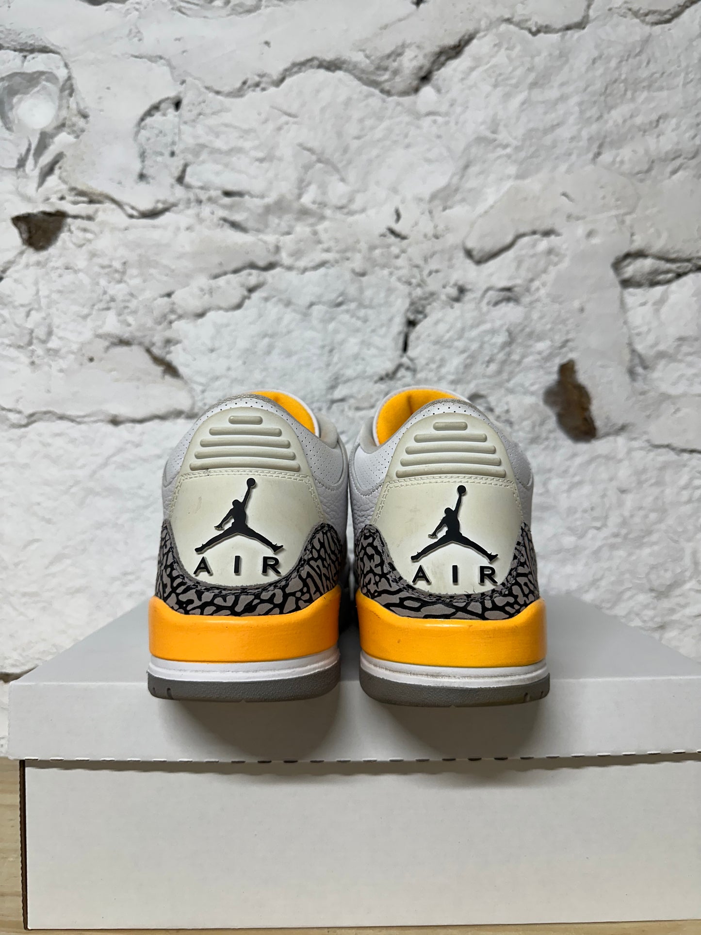 Air Jordan 3 Laser Orange Sz 10.5 (12W)