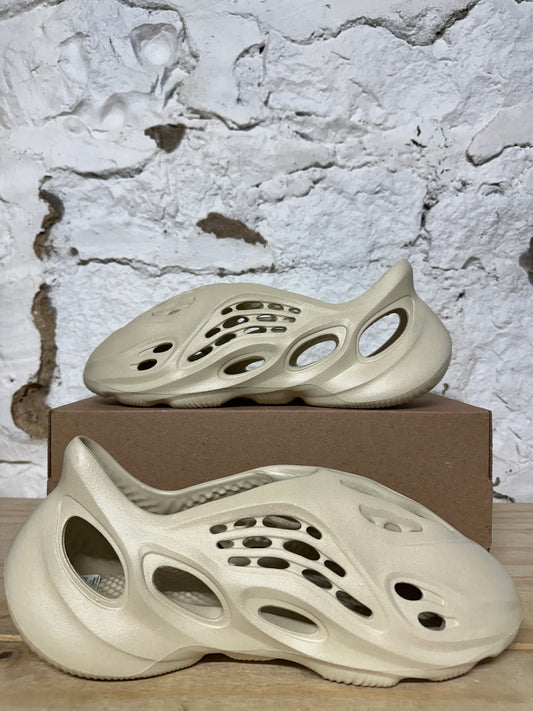 Yeezy Foam RNNR Sand Sz 12 DS