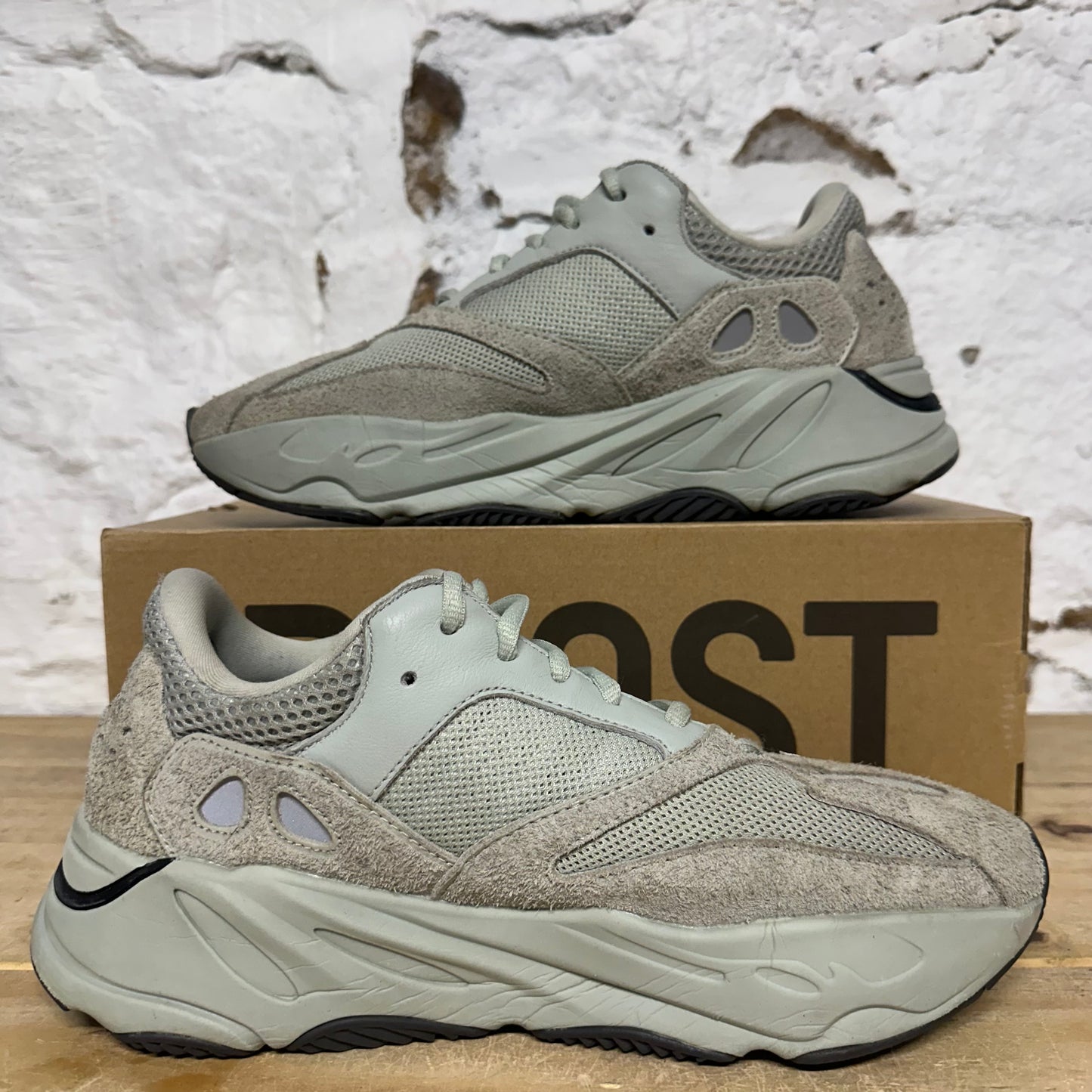 Yeezy 700 Salt Sz 10