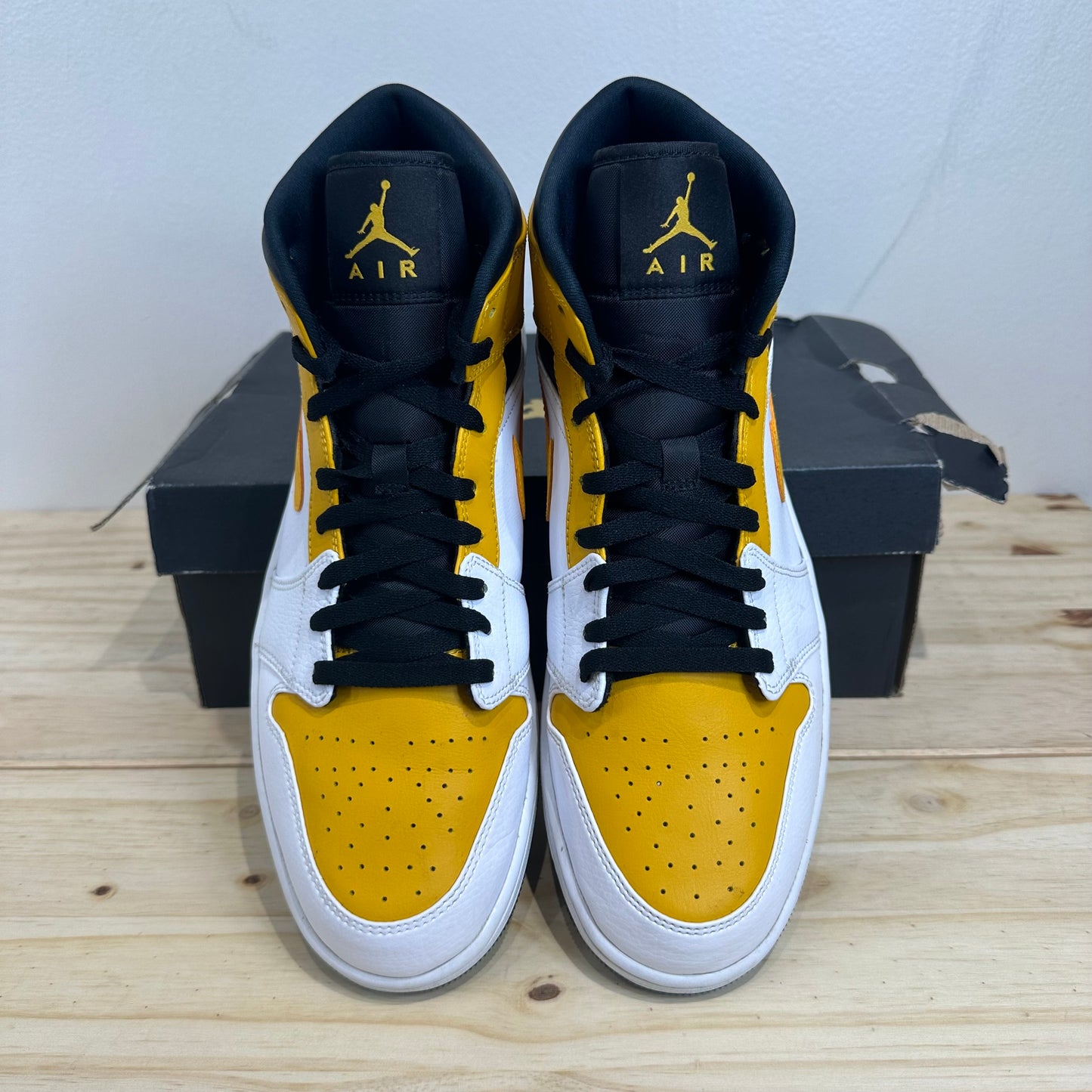 Air Jordan 1 Mid University Gold Sz 13