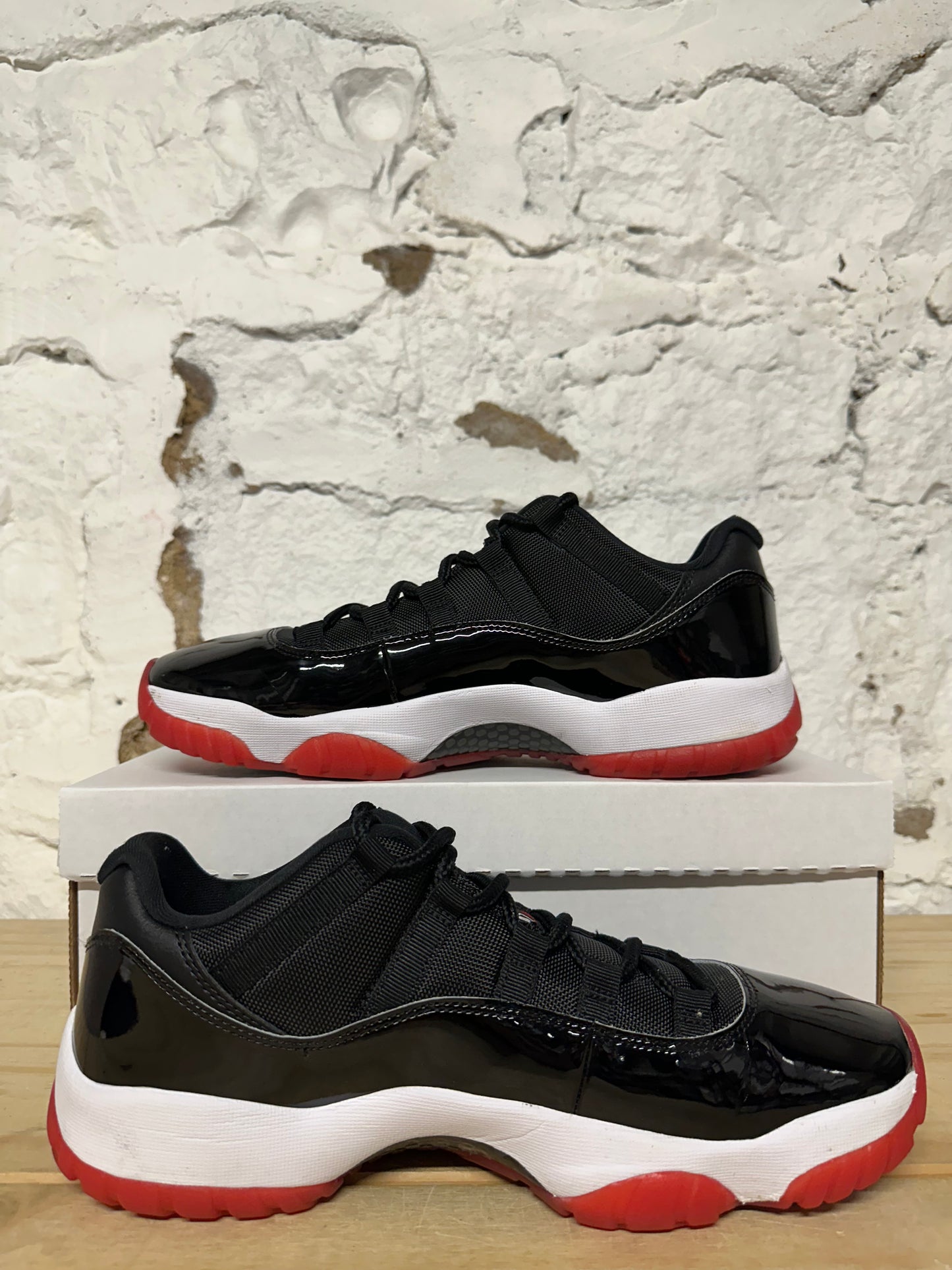 Air Jordan 11 Low Bred Sz 10.5