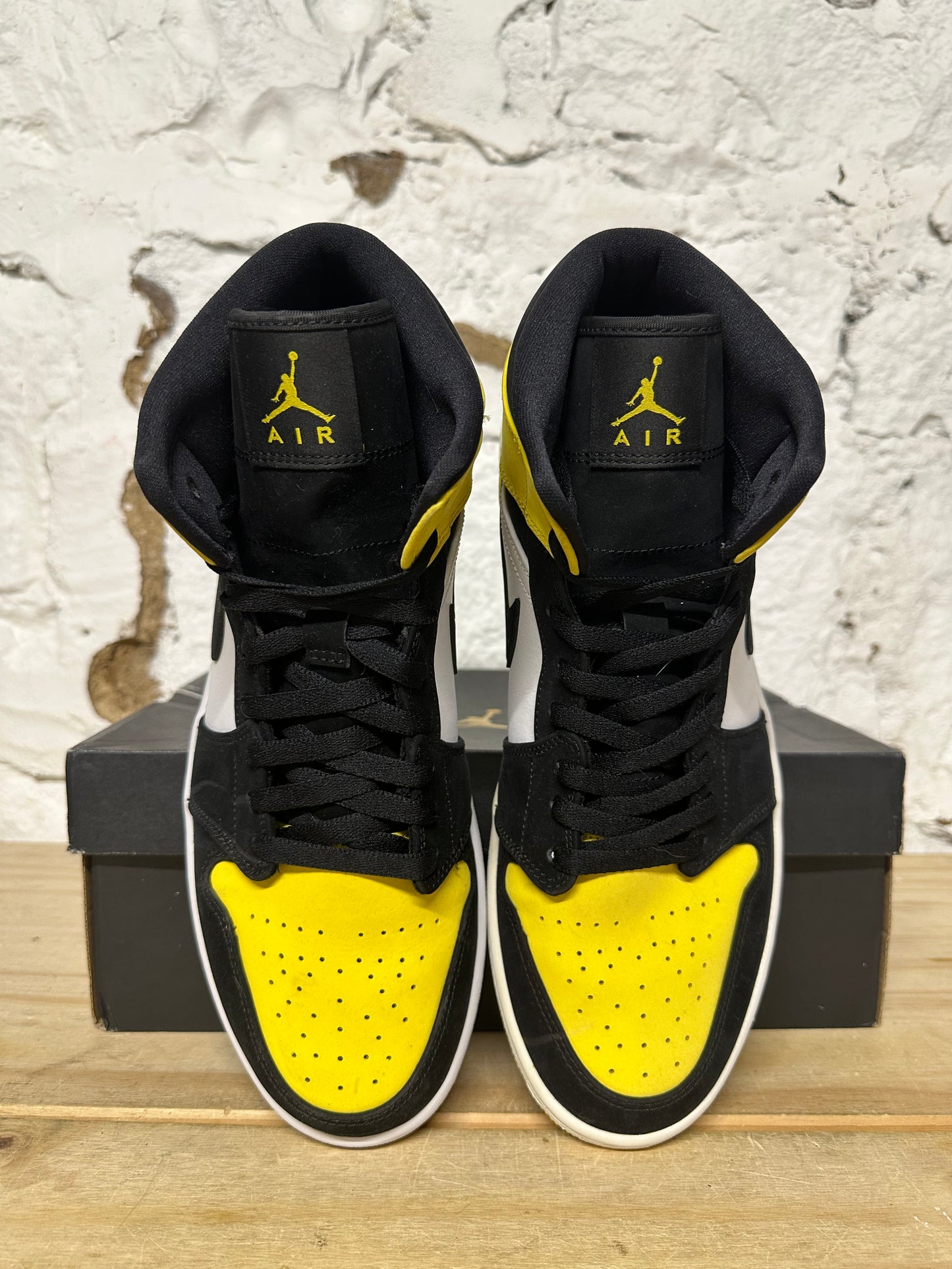 Air Jordan 1 Mid Yellow Toe Sz 11