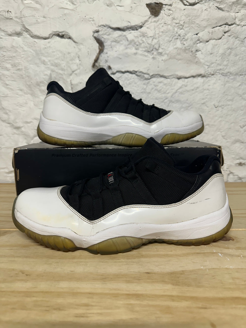 Air Jordan 11 Low Tuxedo Sz 11.5
