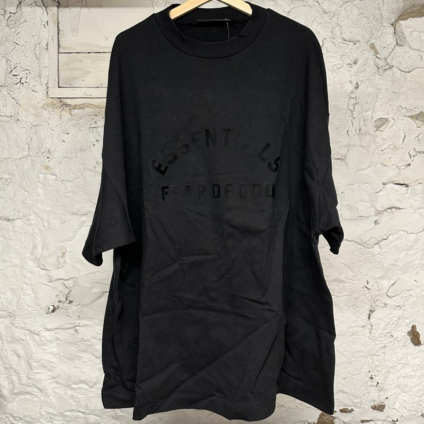 Fear of God Essentials Black Felt Chest Logo T-Shirt Sz L