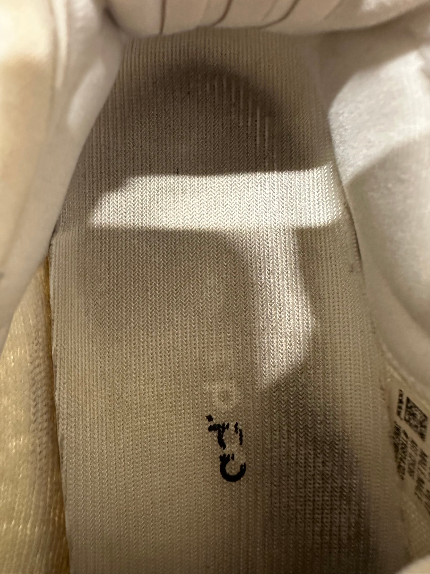 Yeezy 350 V2 Cream Sz 6