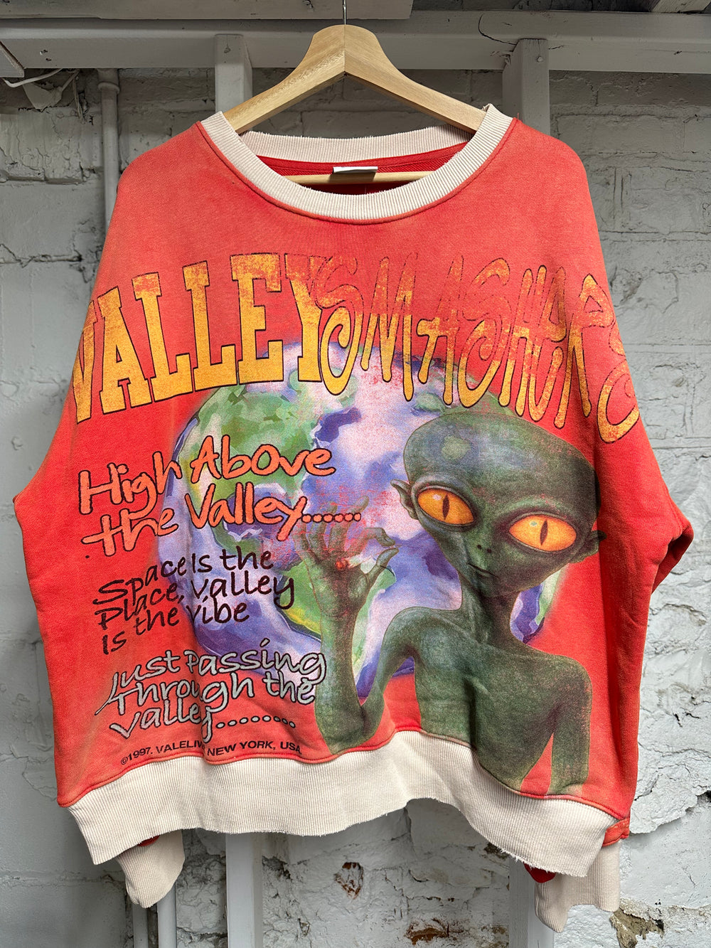 Vale Alien Red Crewneck Sz XL