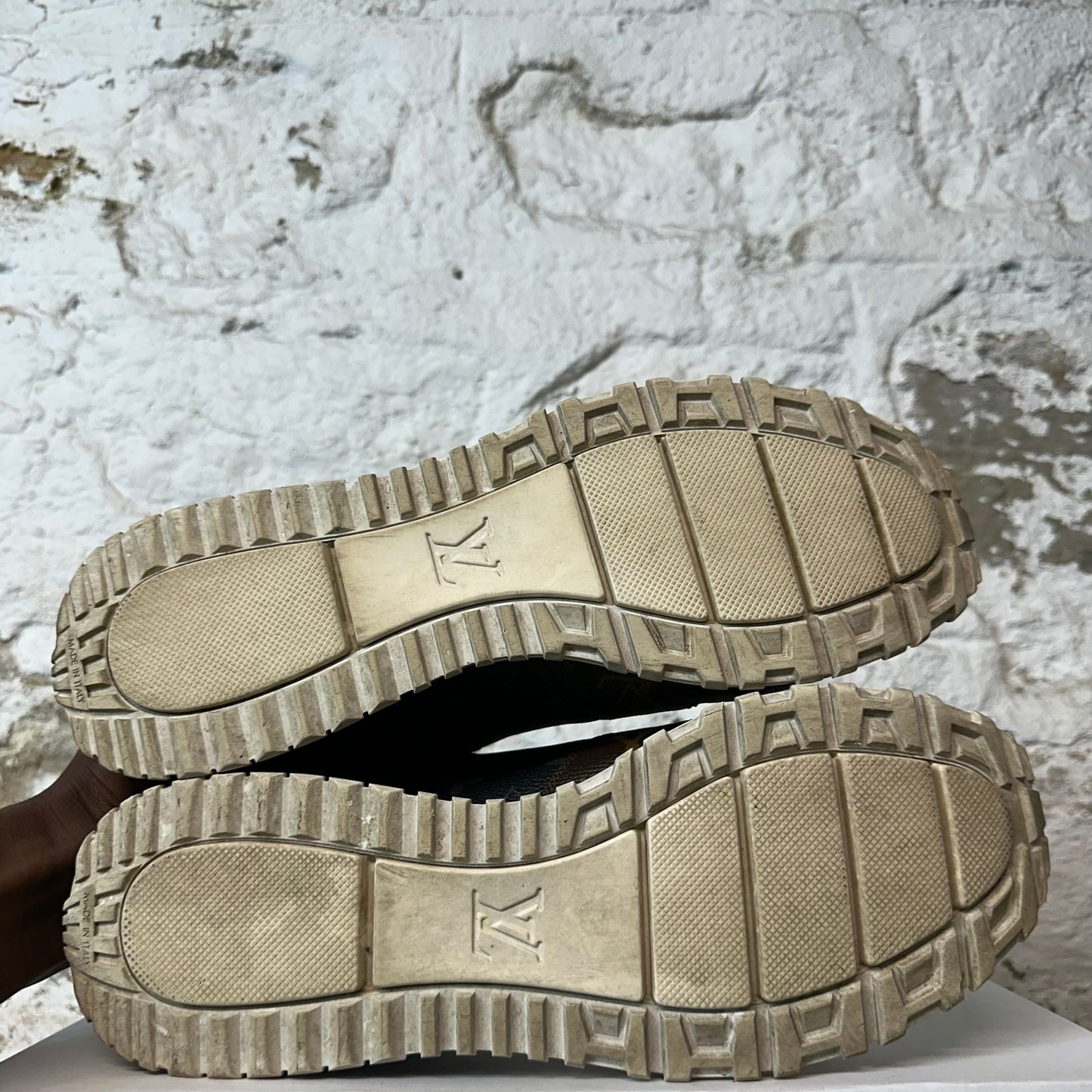 Louis Vuitton Multi Monogram Runaway Sneaker Sz 10.5 (9LV)