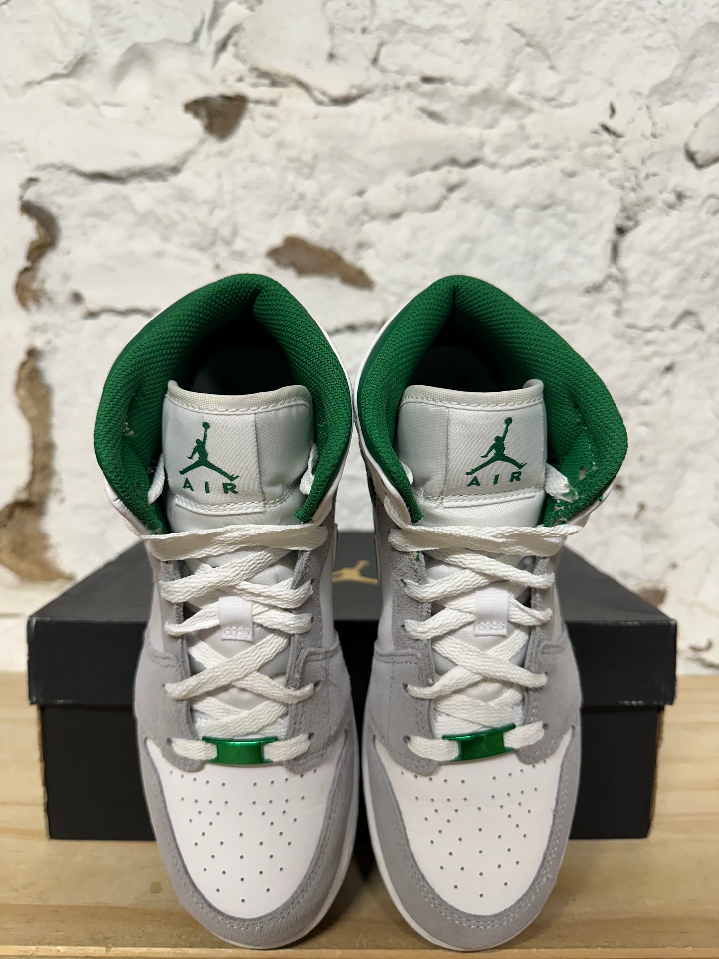 Air Jordan 1 Mid Pine Green Gray Sz 7Y