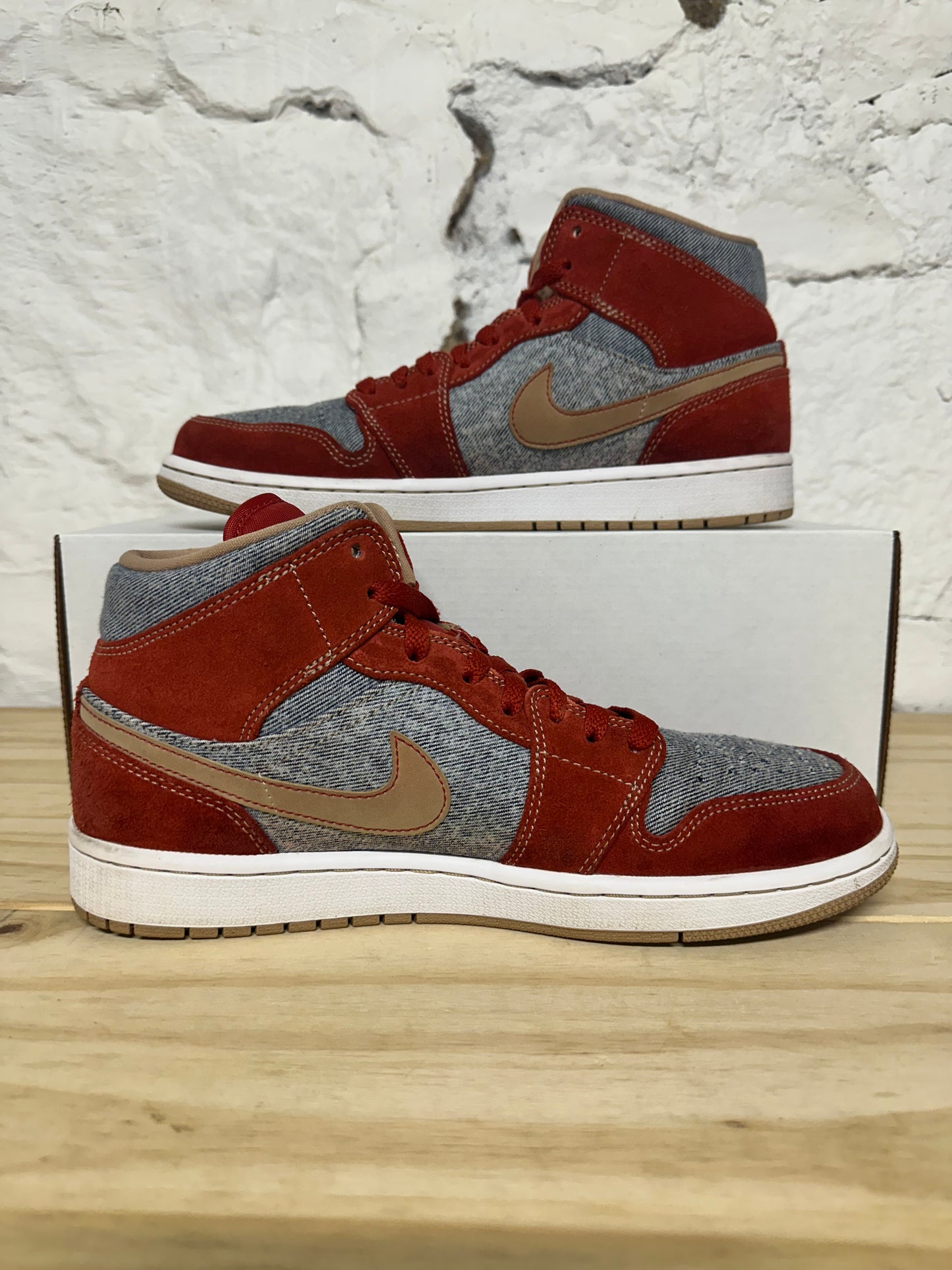 Air Jordan 1 Mid Denim Red Sz 9.5