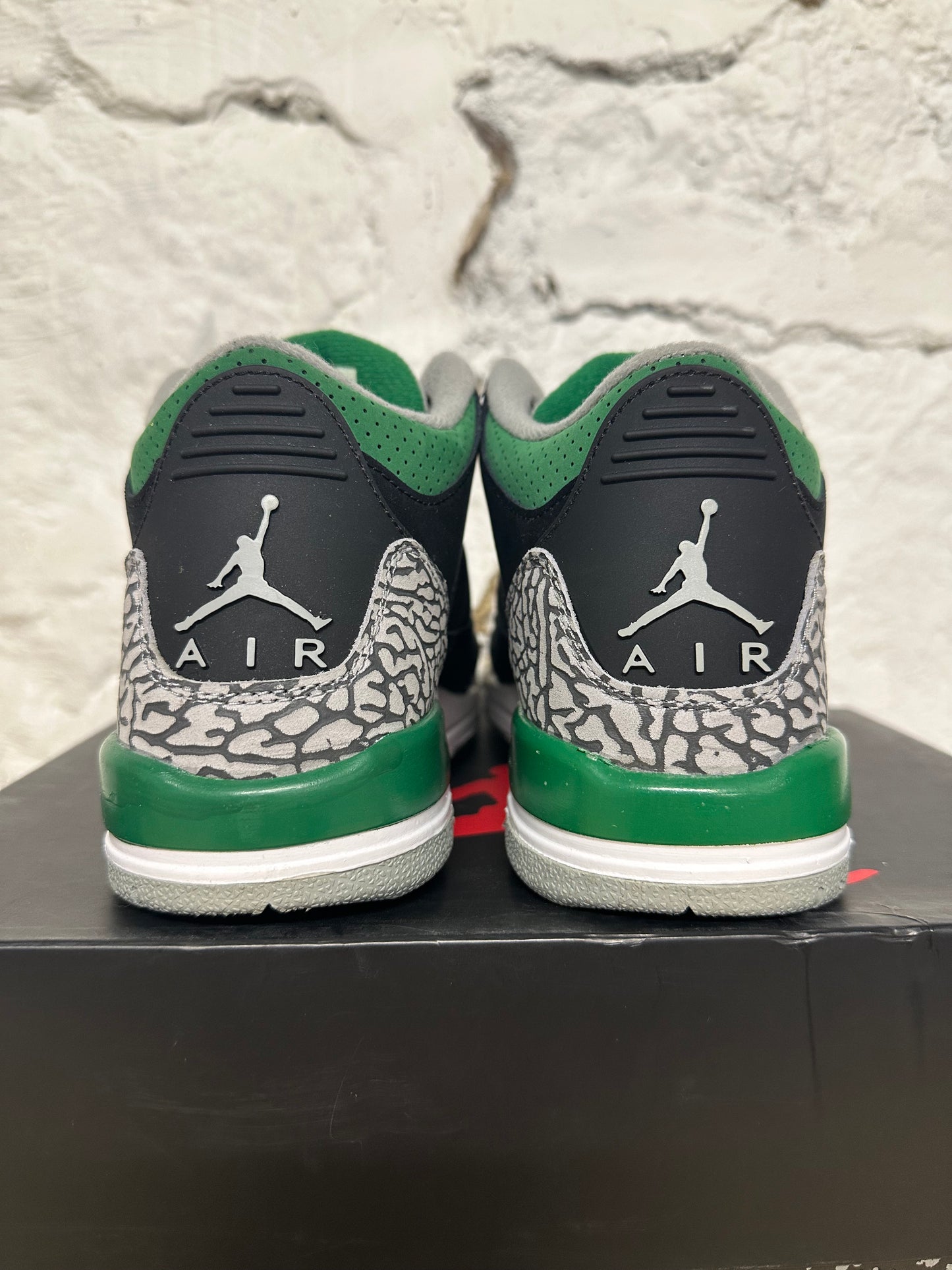 Air Jordan 3 Pine Green Sz 5.5Y