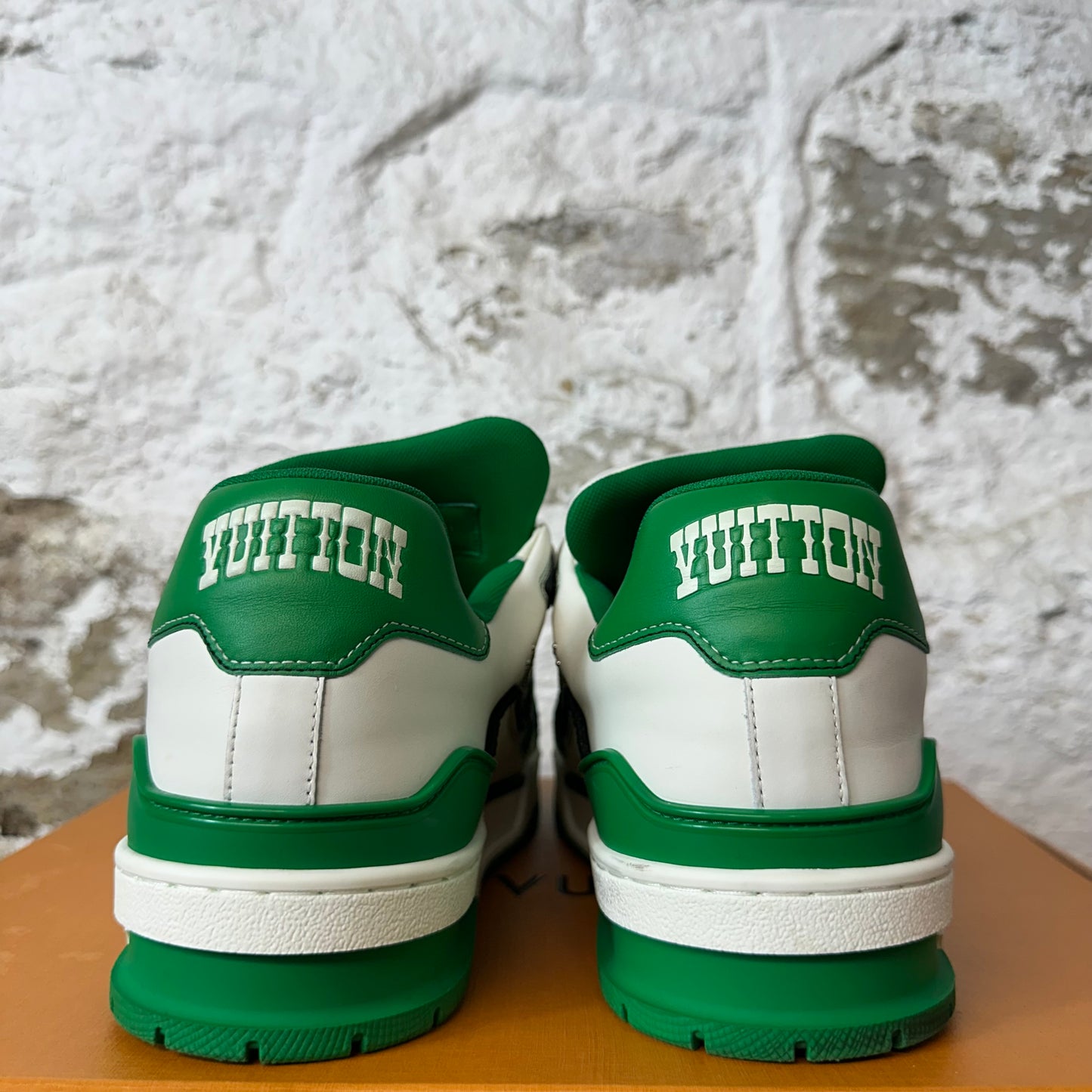 Louis Vuitton White Green Black Trainer Sz 9.5 (8LV)