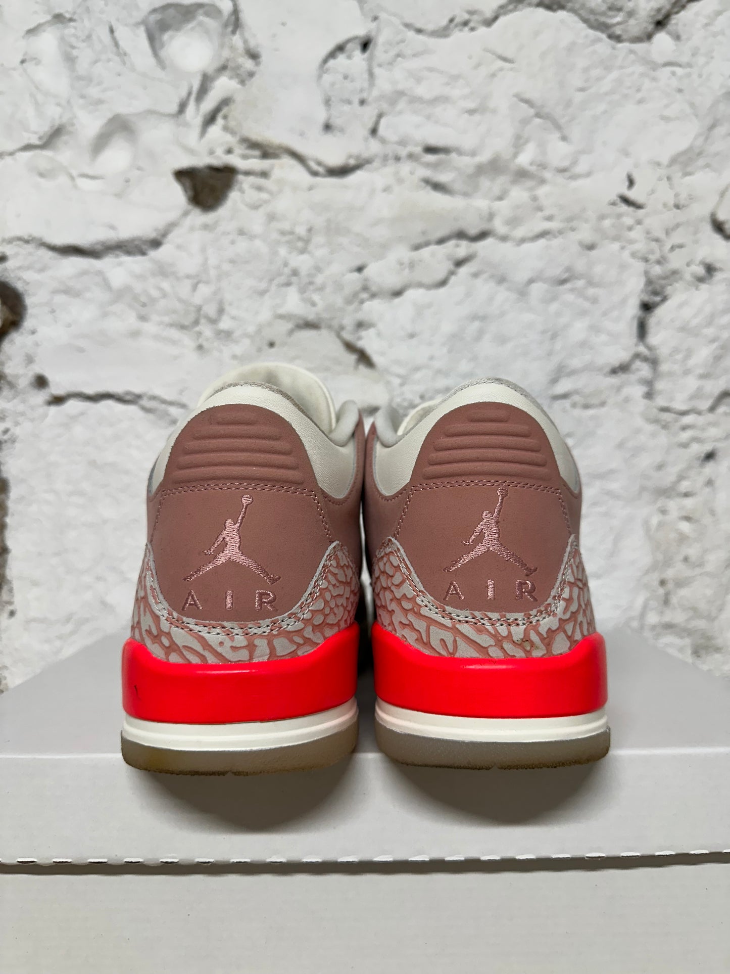 Air Jordan 3 Rust Pink Sz 8 (9.5W)