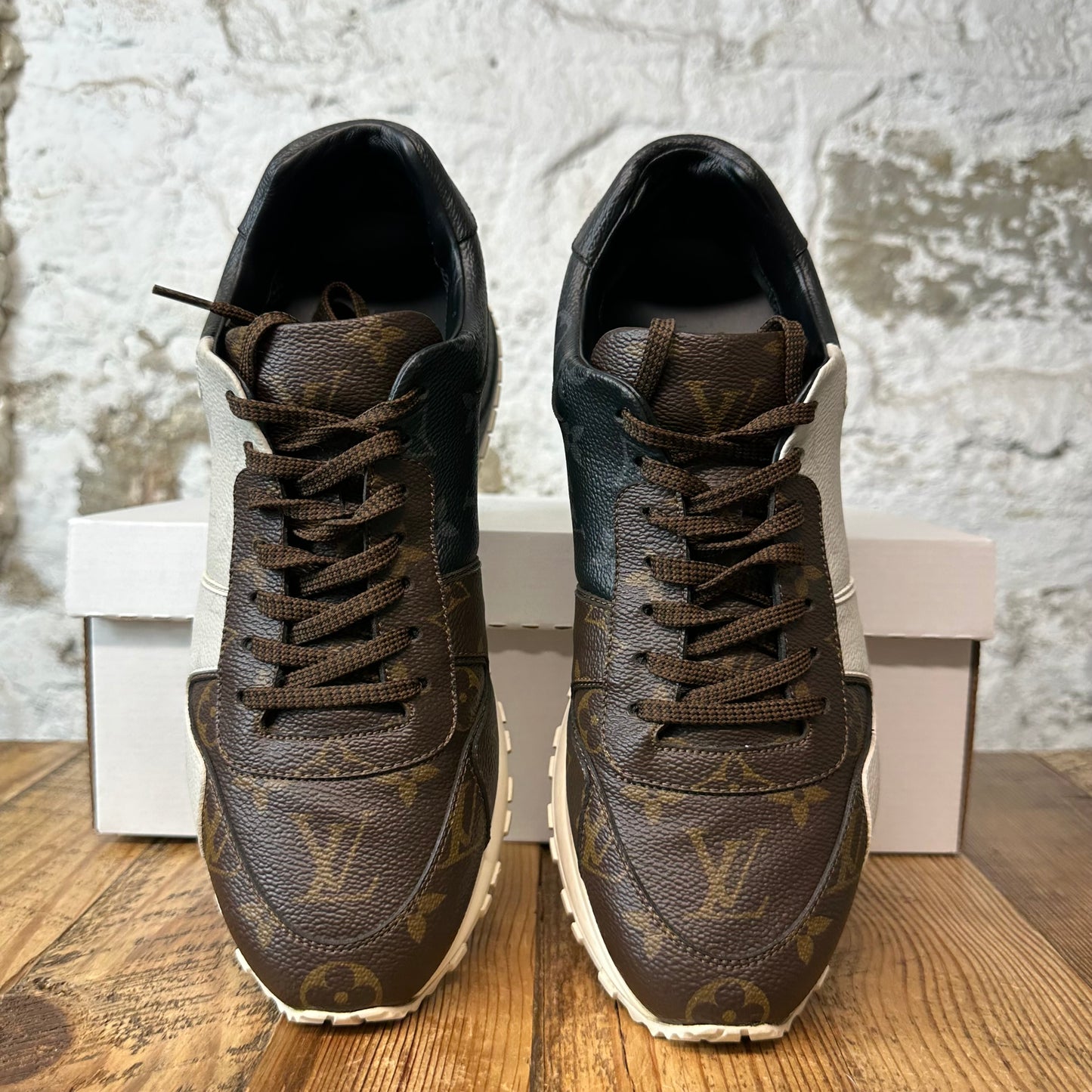 Louis Vuitton Monogram Runaway Sneaker Sz 8.5 (7LV)
