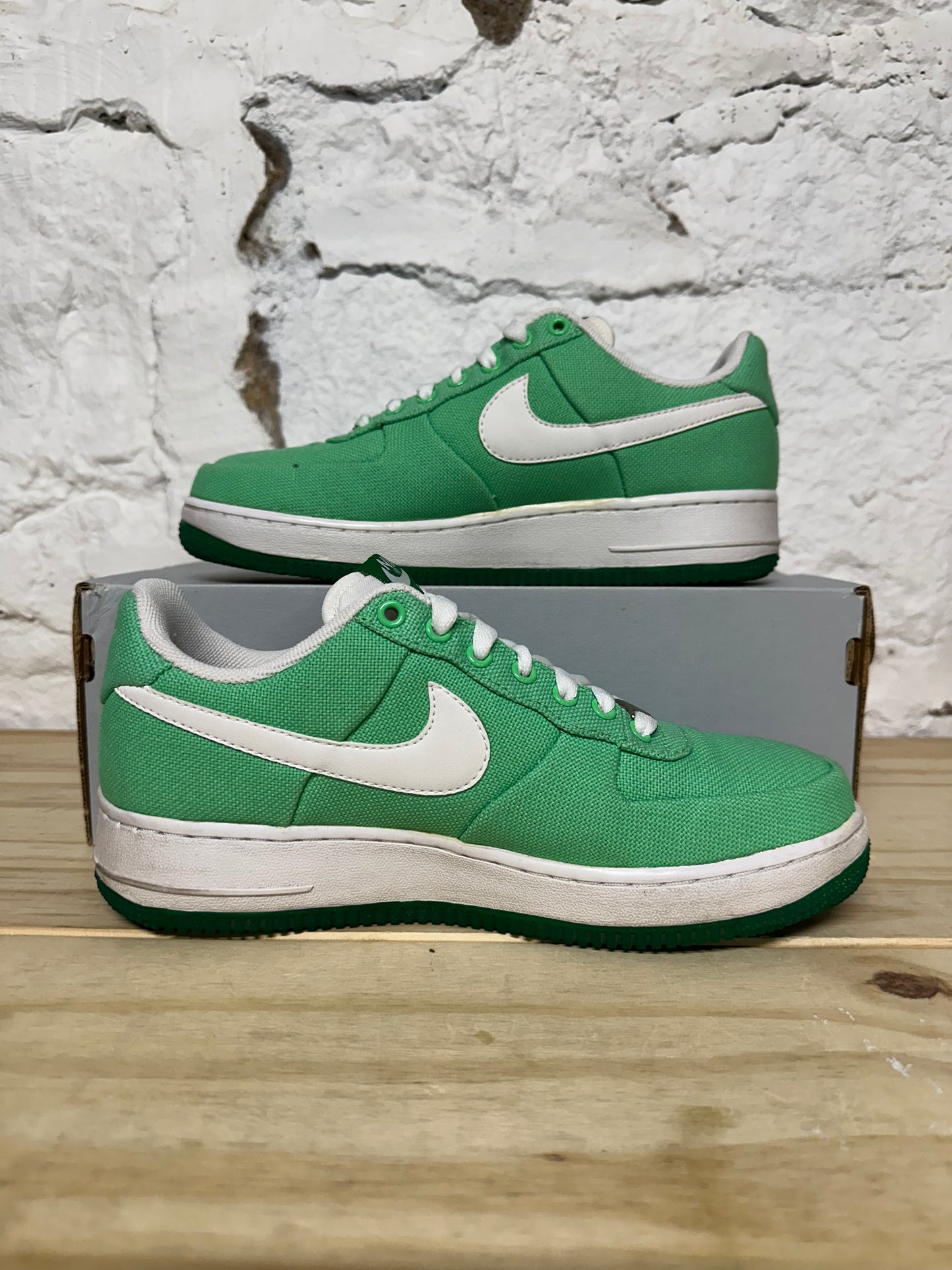 Nike Air Force 1 Low Green Canvas Sz 7.5 (9W)