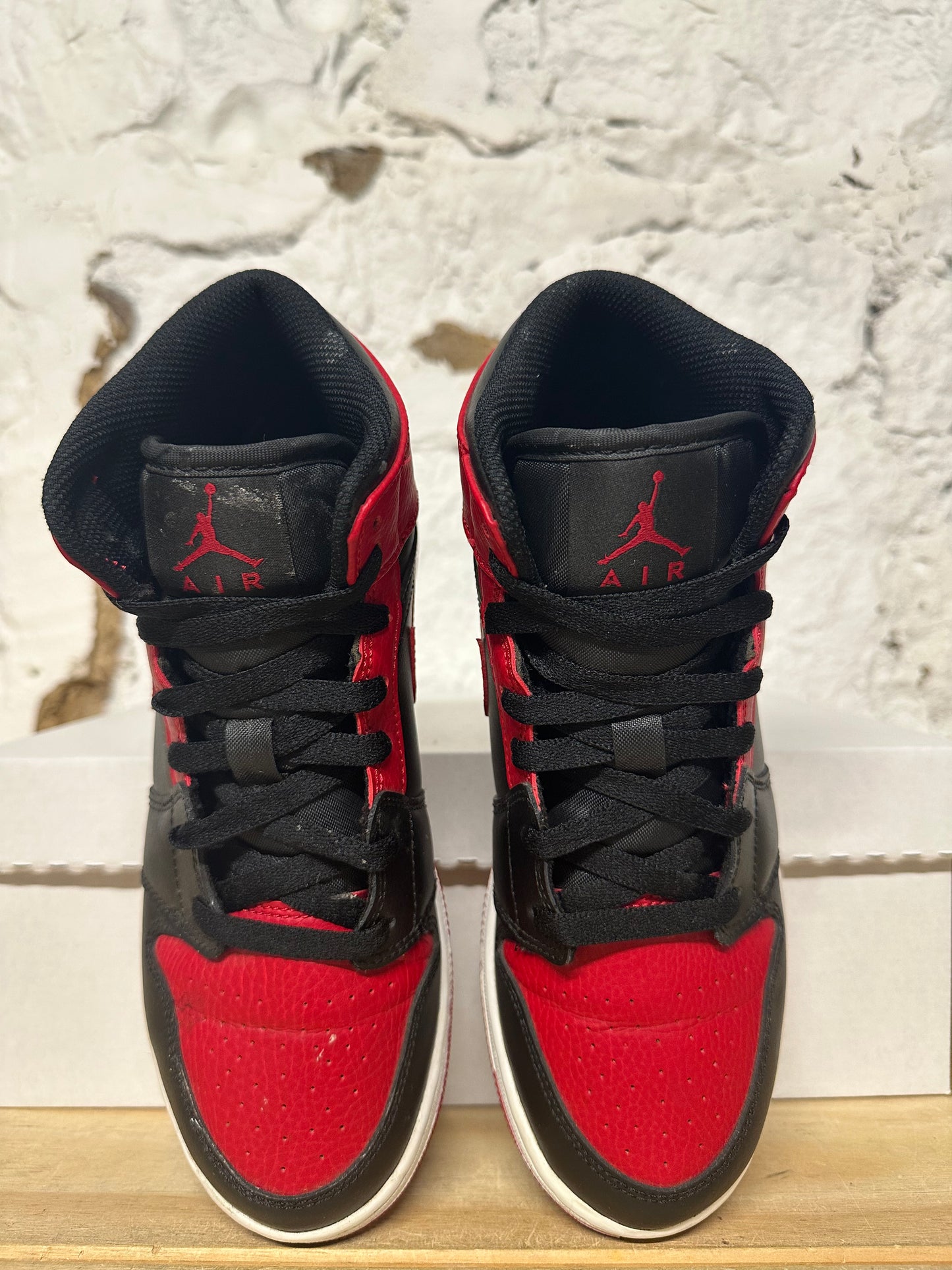 Air Jordan 1 Mid Banned Sz 6Y
