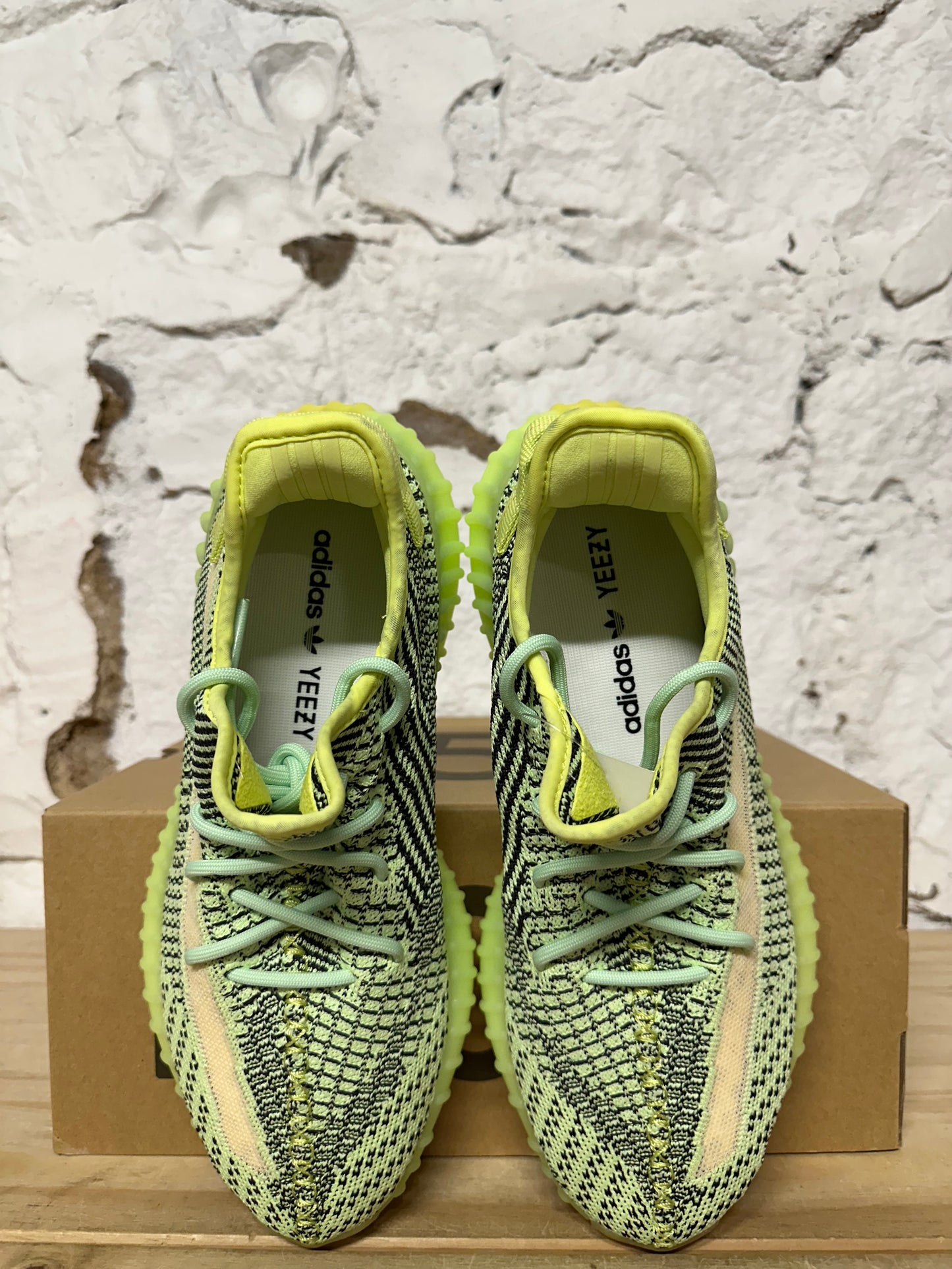 Yeezy 350 V2 Yeezreel Sz 9 DS