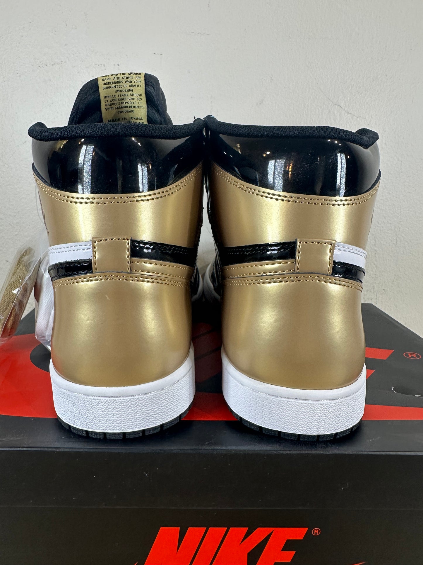 Air Jordan 1 High Patent Gold Toe Sz 11 DS