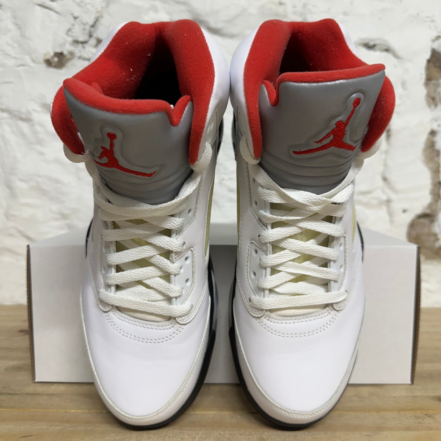 Air Jordan 5 Fire Red Silver Tongue (2020) Sz 9