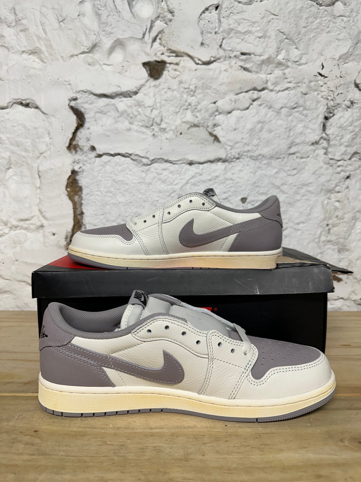 Air Jordan 1 Low Atmosphere Sz 10 DS