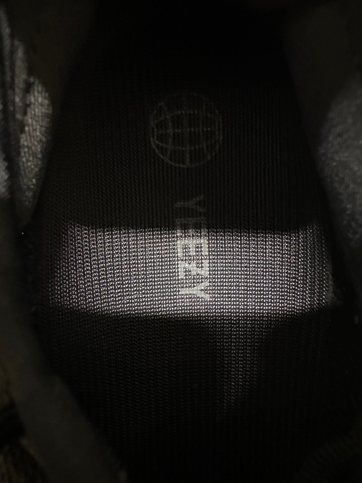 Yeezy 350 V2 Onyx Sz 6